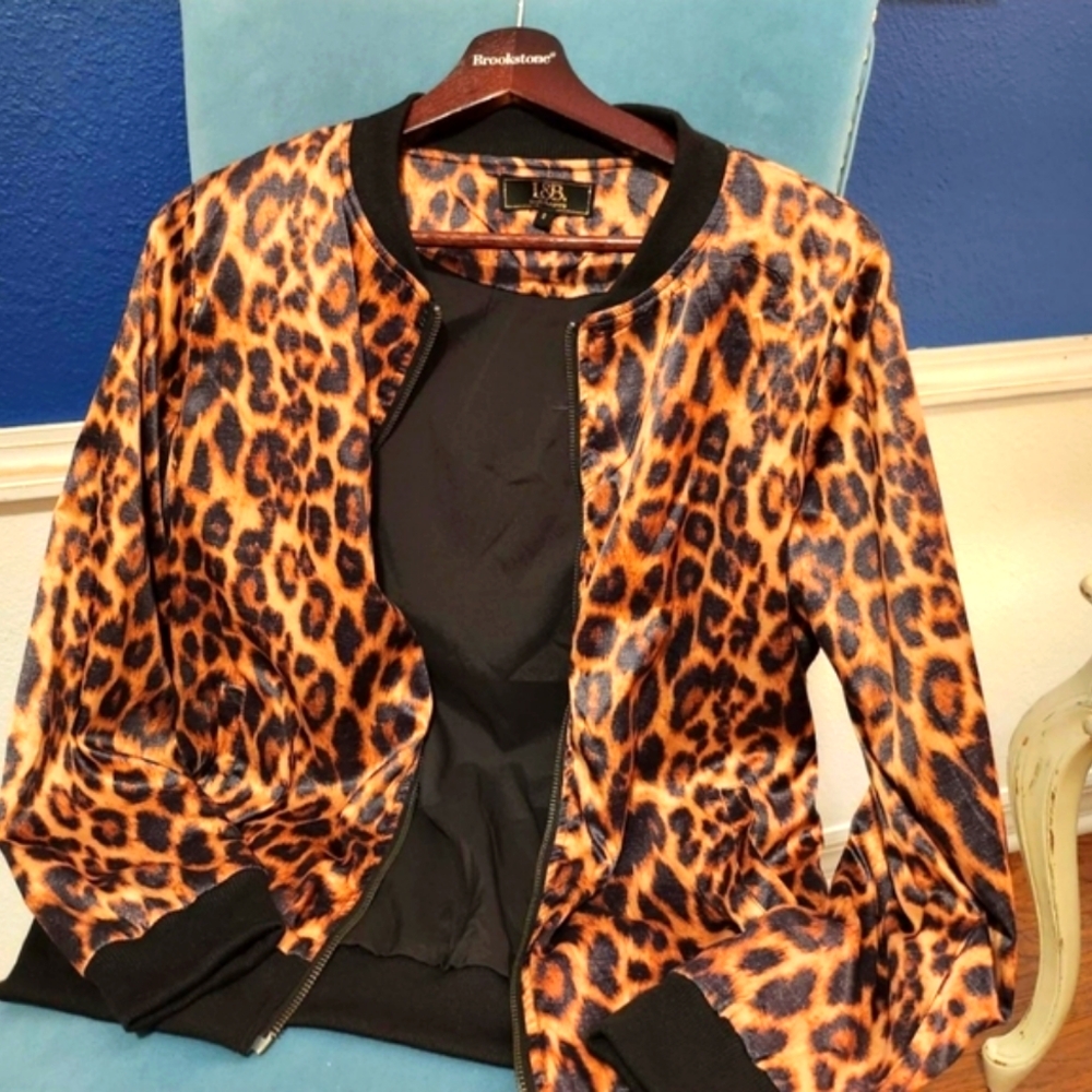 NWOT Lucky & Blessed women's animal print  jacket. Size small.